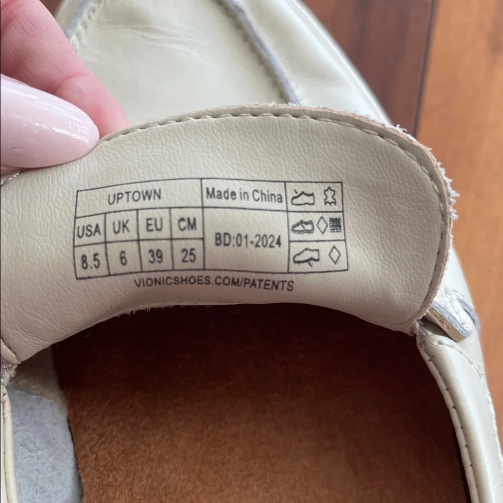 NWOT Vionic Cream Leather Loafers 8.5 - Picture 6 of 10